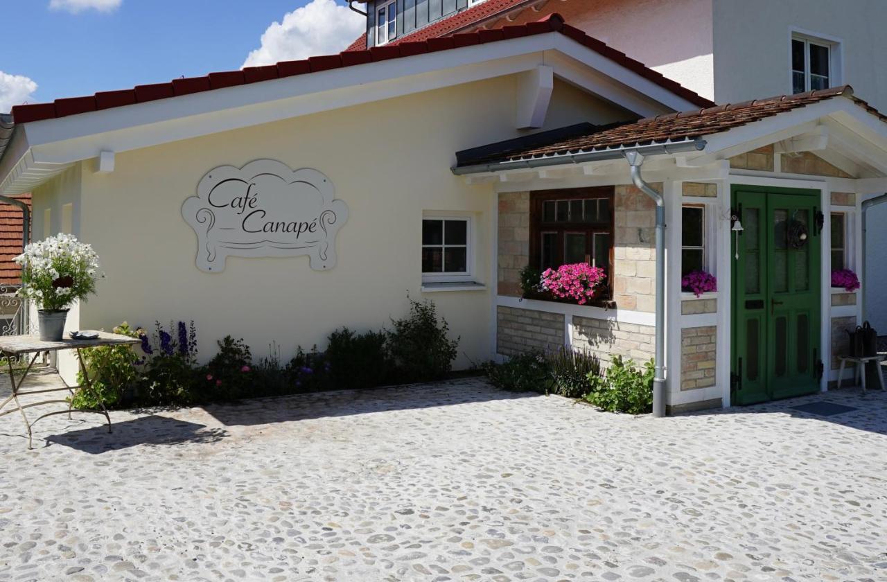 Cafe Canape, Wohlfuehlen Im Schoenen Hof Zwischen Ravensburg & Bodensee Buitenkant foto
