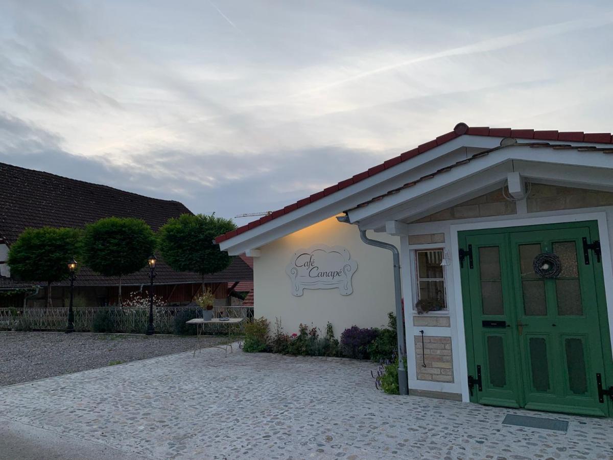 Cafe Canape, Wohlfuehlen Im Schoenen Hof Zwischen Ravensburg & Bodensee Buitenkant foto